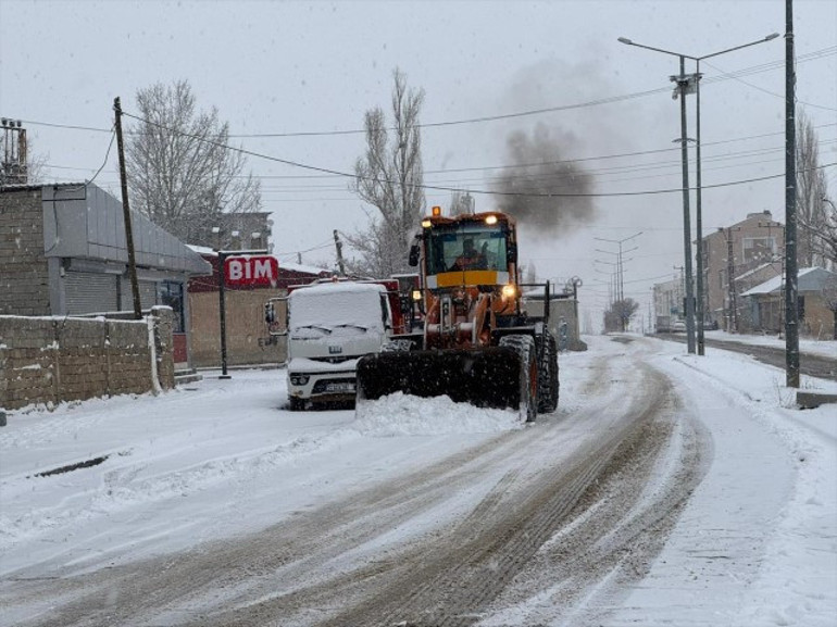 Uyarılar peş peşe gelmişti İstanbulda kar yağışı başladı... MGM: İlerleyen saatlerde etkisi artacak