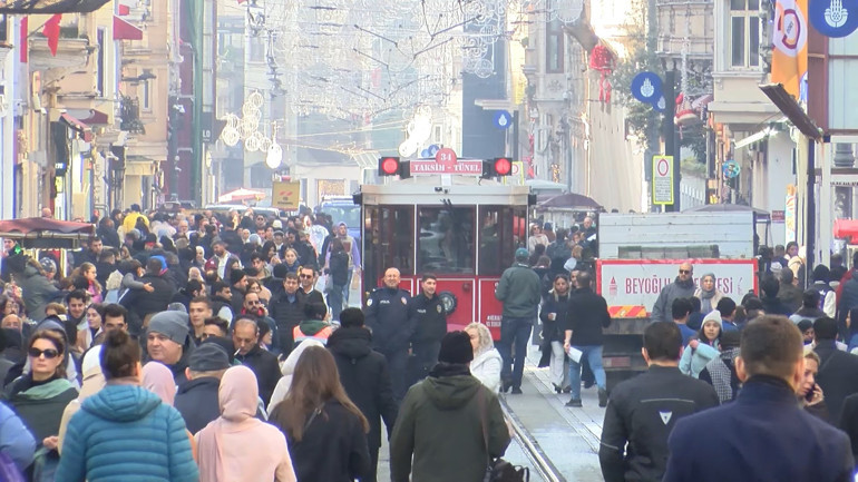 İstiklal Caddesinde yılbaşı hazırlıkları