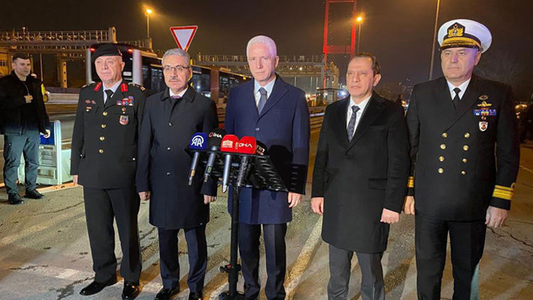 Türkiye 2025’e merhaba dedi... Yeni yıl havai fişeklerle karşılandı
