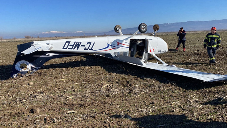 Ispartadan havalanan eğitim uçağı Denizlide zorunlu iniş yaptı