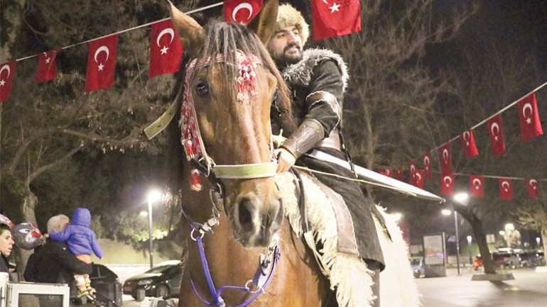 Türkiye 2025’i böyle karşıladı: Yüzdük kaydık halay çektik