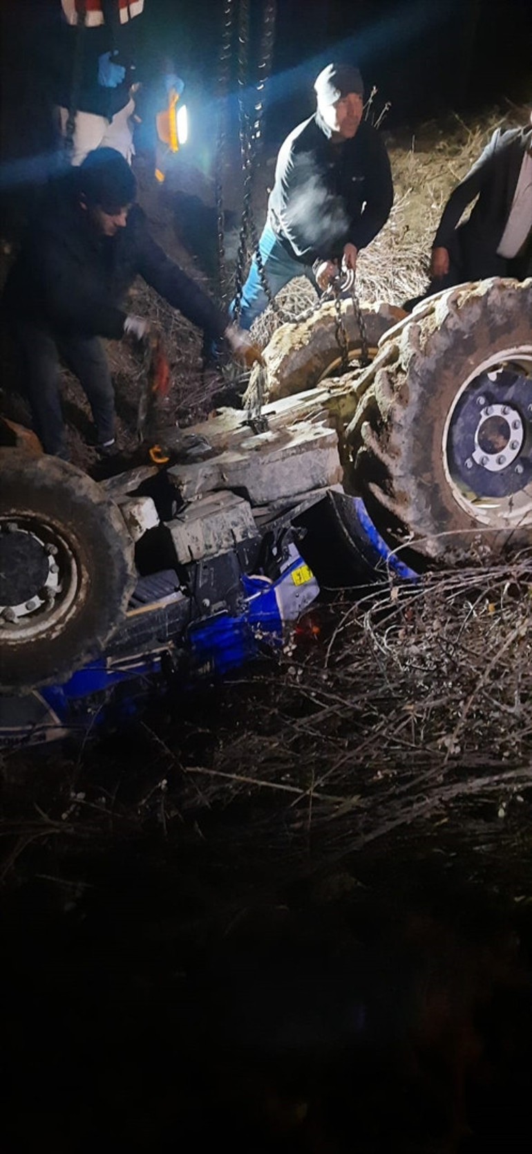 İki kardeşten acı haber: Devrilen traktörün altında kaldılar