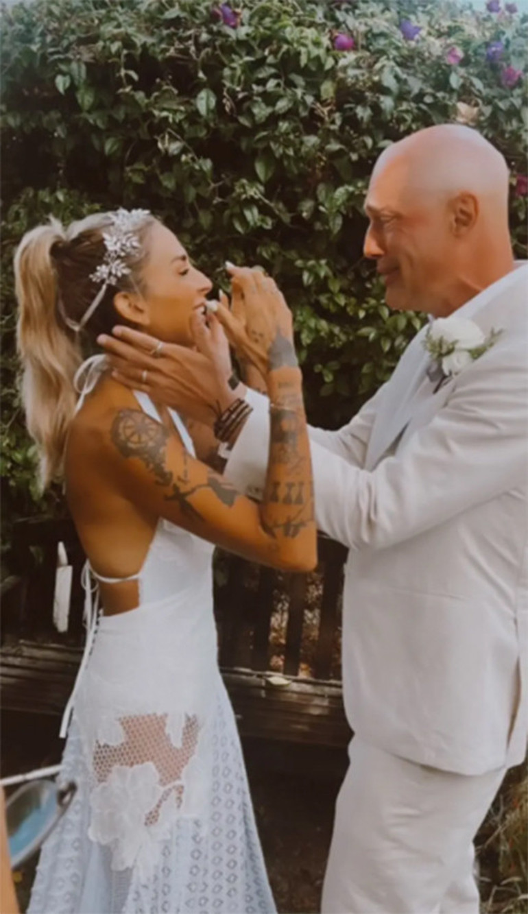 Dört ay önce gizli düğün yapmışlar... 23 yıllık arkadaşımla evlendim