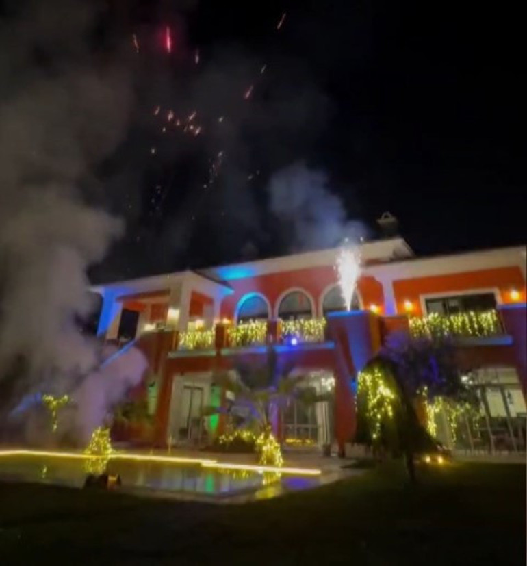 10 oda 2 salonlu villada müstehcen parti: Özel dansçılar, yüzü maskeli davetliler...