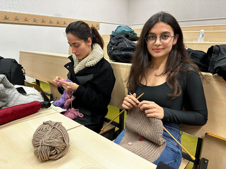 Örgünün cinsiyeti olmaz... Örgü kadın işidir’ önyargısını yıkıyorlar