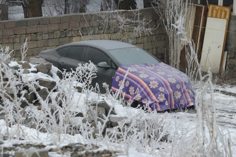 Anadolunun Sibiryası: Her şey buz tuttu Hava sıcaklığı eksi 28e düştü; ağaçlar dondu, otomobiller muşambayla kaplandı
