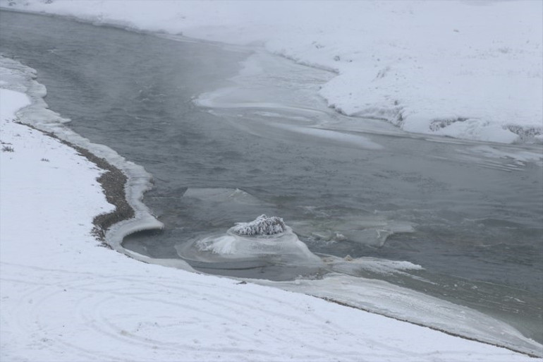 Anadolunun Sibiryası: Her şey buz tuttu Hava sıcaklığı eksi 28e düştü; ağaçlar dondu, otomobiller muşambayla kaplandı