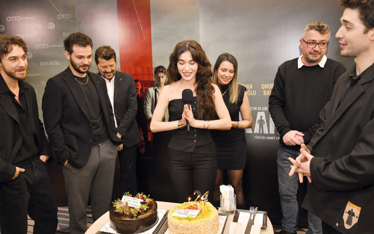 22 yaş küçük sevgilisiyle aşkını ilan etmişti.... Yaş eleştirisine yanıt