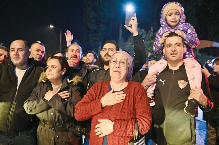 Ferdi Baba’ya veda bugün... Eski eşi Necla Nazır evinde taziyeleri kabul etti