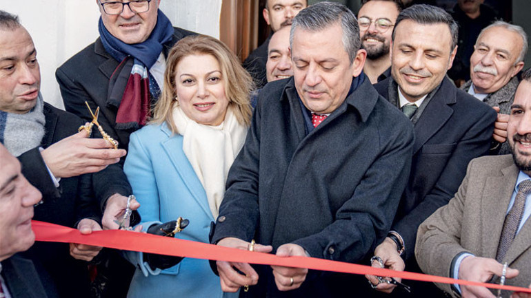 Özel’den asgari ücret ve emekli tepkisi: Bu maaşı verene yol veriyoruz