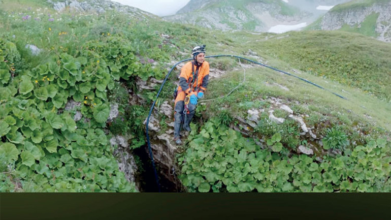 Milyonlarca izleyicisi olan Türk YouTuber’ı Çenet ile mağaracılık federasyonu karşı karşıya... Dünyanın en derin mağarasına yolculuk