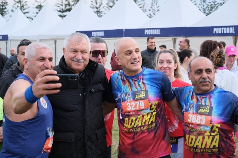 Adana 15. Uluslararası Kurtuluş Yarı Maratonu ve Halk Koşusu rekor katılımla gerçekleştirildi