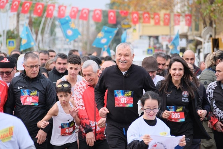 Adana 15. Uluslararası Kurtuluş Yarı Maratonu ve Halk Koşusu rekor katılımla gerçekleştirildi