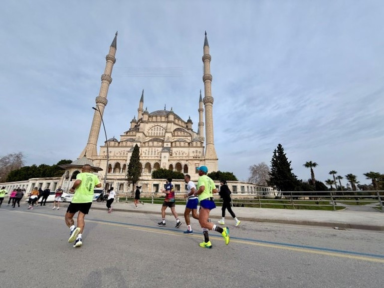 Adana 15. Uluslararası Kurtuluş Yarı Maratonu ve Halk Koşusu rekor katılımla gerçekleştirildi