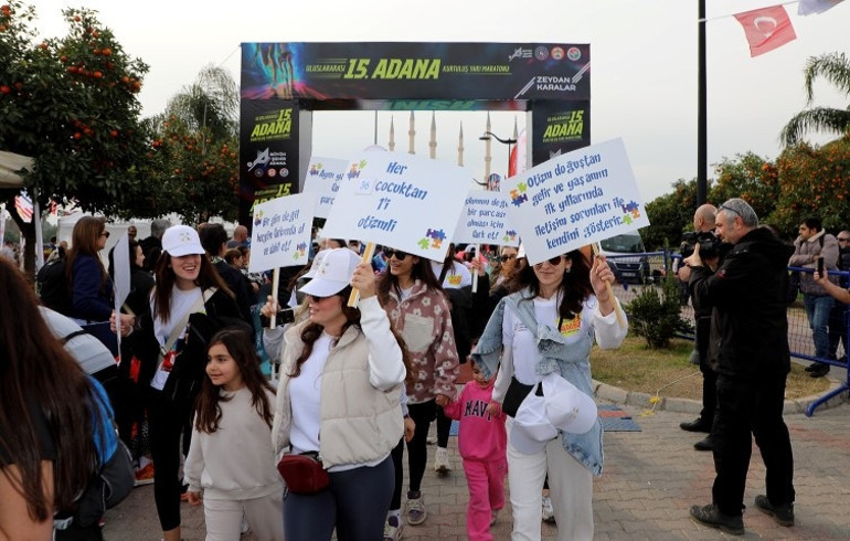 Adana 15. Uluslararası Kurtuluş Yarı Maratonu ve Halk Koşusu rekor katılımla gerçekleştirildi