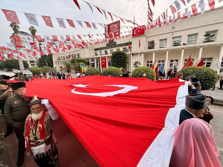 Adana 15. Uluslararası Kurtuluş Yarı Maratonu ve Halk Koşusu rekor katılımla gerçekleştirildi