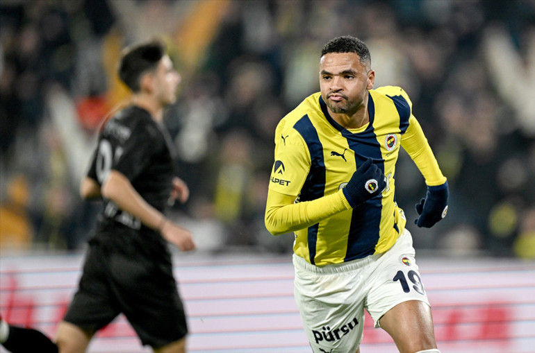 Fenerbahçede istifa depremi Kadıköyde öfke dinmedi, kavga çıktı