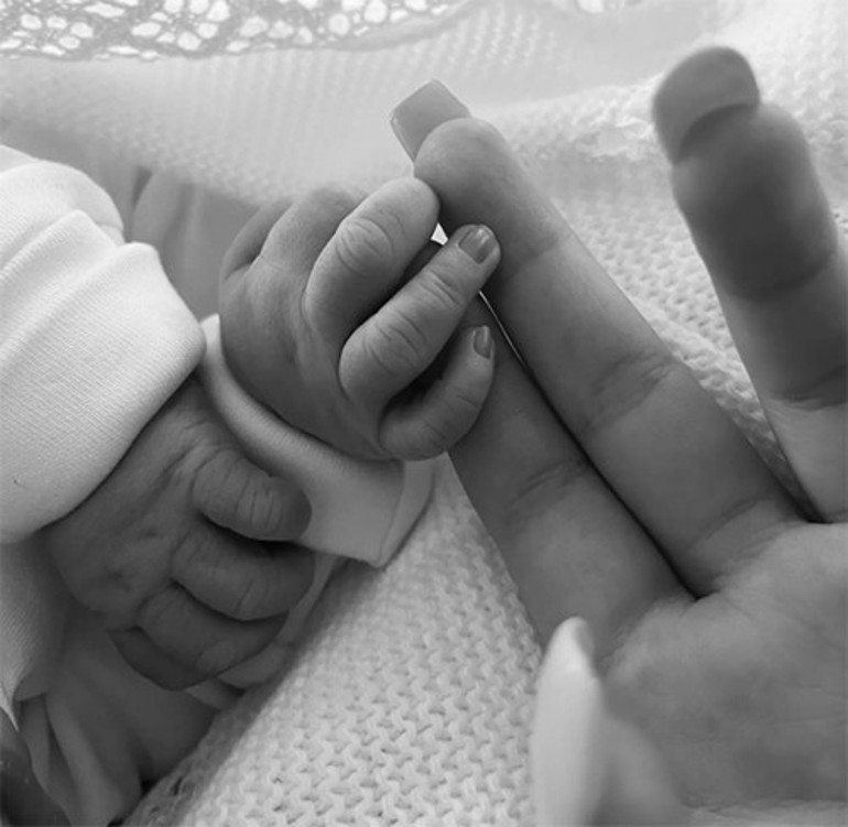 Ekranın pembe elbiseli küçük yıldızıydı... 21 yaşında ikinci bebeğini doğurdu