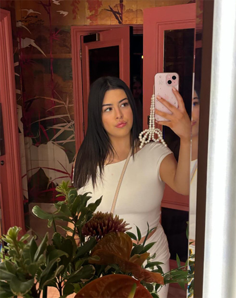 Ekranın pembe elbiseli küçük yıldızıydı... 21 yaşında ikinci bebeğini doğurdu