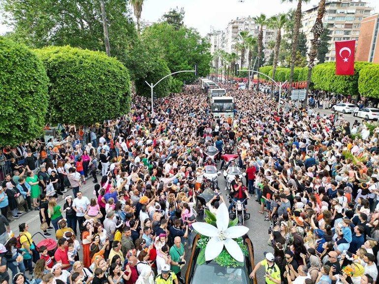 Uluslararası Portakal Çiçeği Karnavalına En İyi Kültür ve Sanat Etkinliği Ödülü