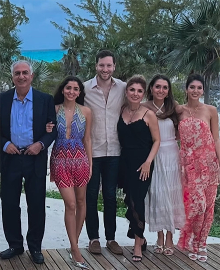 Önünde diz çöküp yüzük verince ağlamaya başlamıştı... Daha gelinlik giyemedi, beyaz elbiseyle yetindi