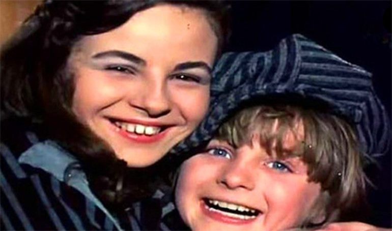 Rol yapmaktan çocukluğunu bile yaşayamamıştı... Güzel gözlerini Üsküdara bıraktı