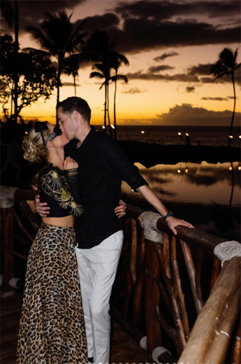 Yürümez bu iş diyorlardı... Yuvalarındaki aşk ateşi hiç sönmedi... Artık iki çocukları bile var