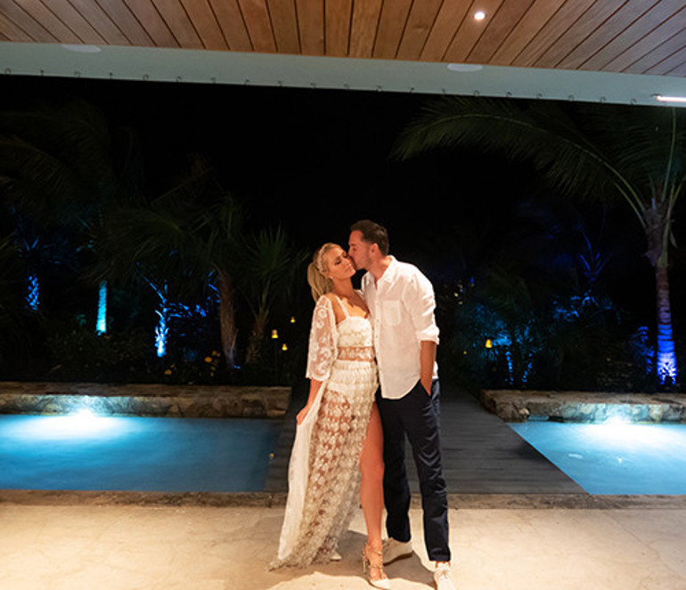 Yürümez bu iş diyorlardı... Yuvalarındaki aşk ateşi hiç sönmedi... Artık iki çocukları bile var