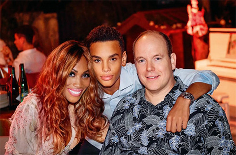 Minik kızlarını bağırlarına bastılar... Şimdi sırada bir erkek bebek var