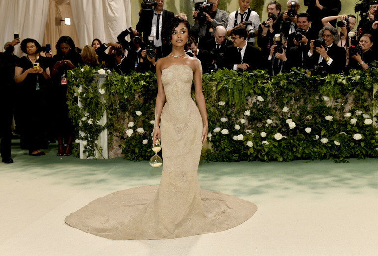 Her şey bir elbiseyle başladı... Kayıplar, tartışmalar, gizemler ve daha nicesi: Kırmızı halının yıldızlarının başına bakın neler geliyor