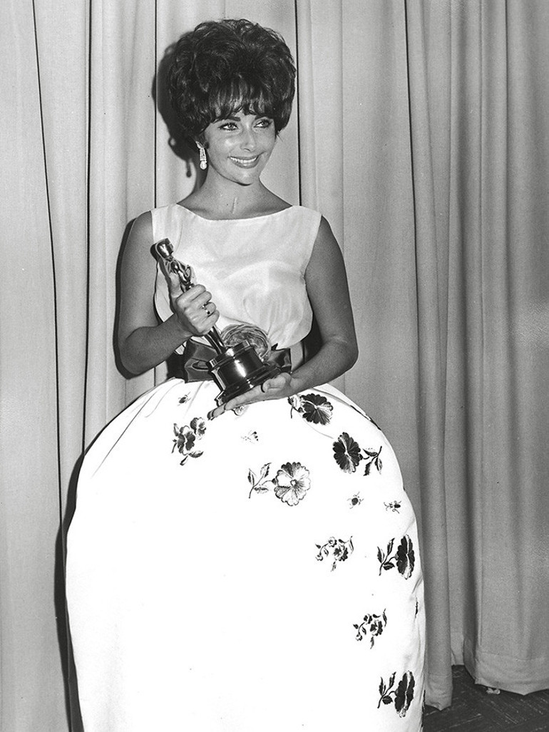 Her şey bir elbiseyle başladı... Kayıplar, tartışmalar, gizemler ve daha nicesi: Kırmızı halının yıldızlarının başına bakın neler geliyor