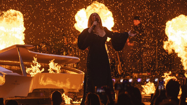 Sahneye gözyaşlarıyla veda etmişti… Hesaplar ortaya çıktı: Tek günde kazandığı para dudak uçuklattı