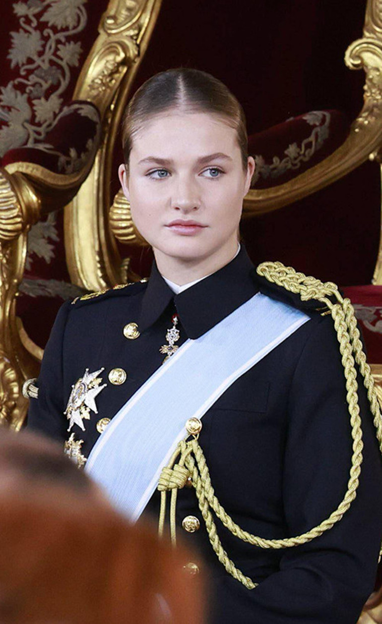 Kalbinin atışı uzaktan bile duyuldu... Veda vakti geldi... Sevgili kızım, yolun açık olsun