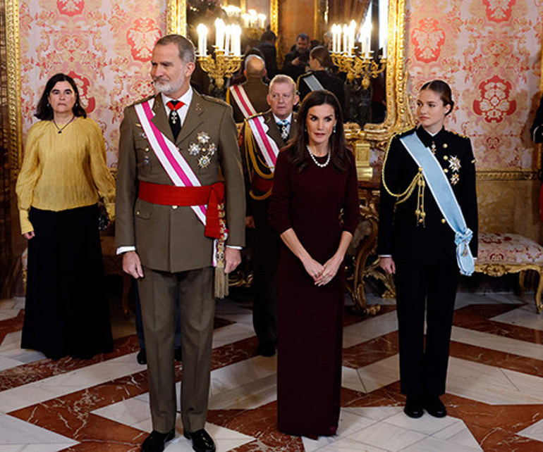 Kalbinin atışı uzaktan bile duyuldu... Veda vakti geldi... Sevgili kızım, yolun açık olsun