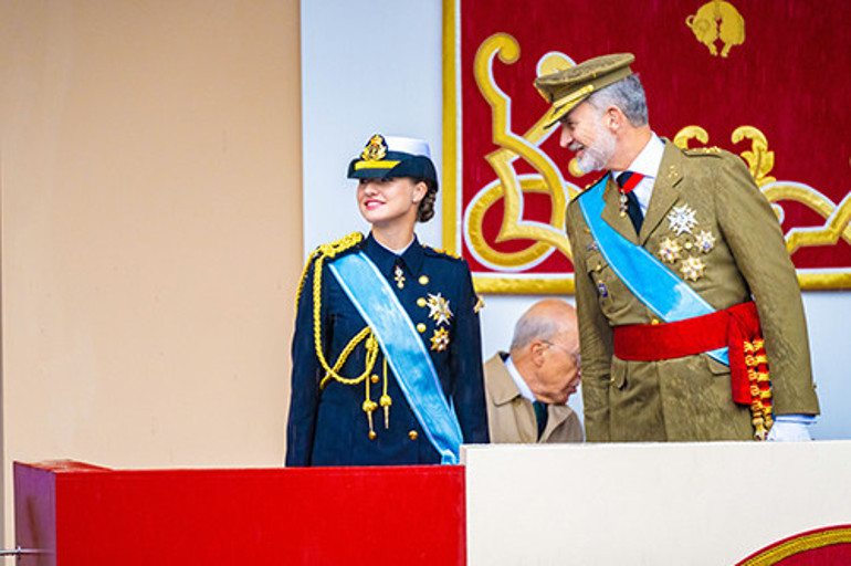 Kalbinin atışı uzaktan bile duyuldu... Veda vakti geldi... Sevgili kızım, yolun açık olsun