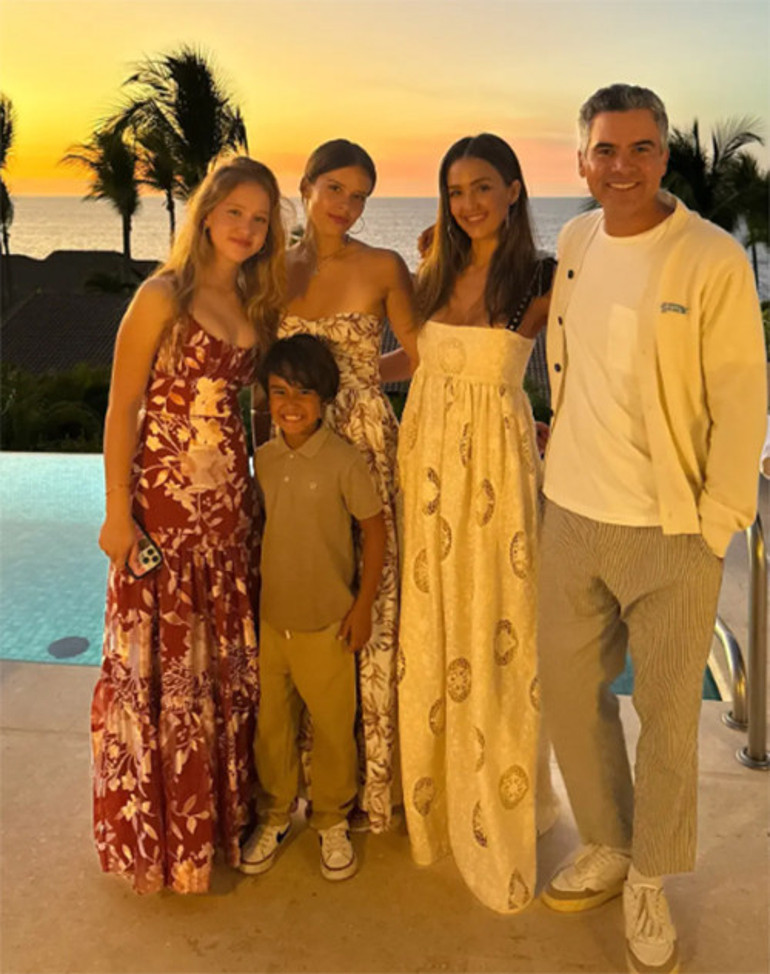 Ünlü çiftin mutluluğu mazide kaldı... 17 yıllık, üç çocuklu evlilik bitiyor... Yazık oldu bu büyük aşka