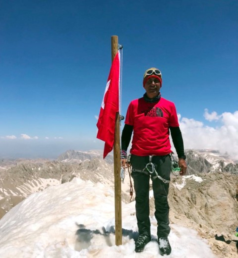 Kahreden olay Yıpranan Türk bayrağı için çıkmıştı: Dağda ölü bulundu