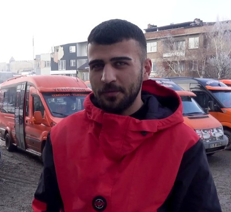 Yanında yaptıklarında rahatsız oluyordu... Minibüs sürücüsü müşterilerine yasakladı