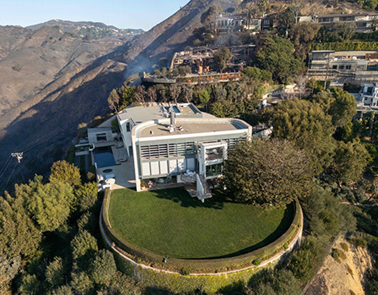 Hollywoodu yakan alevler ona dokunamadı... Ünlü oyuncunun mucize evi