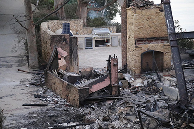 Servetinin yarısını eski karısına kaptırmıştı... Ünlü oyuncu işe gitti, döndüğünde artık bir evi yoktu... Eşyalarımın yükünden kurtuldum