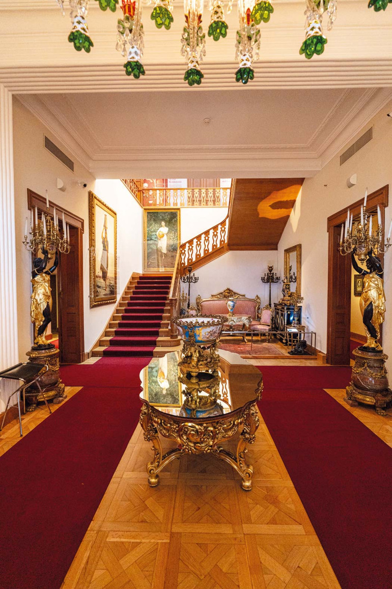 Yaşayan koleksiyonuyla Atlı Köşk