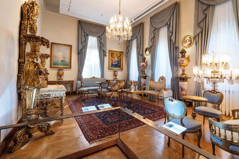 Yaşayan koleksiyonuyla Atlı Köşk