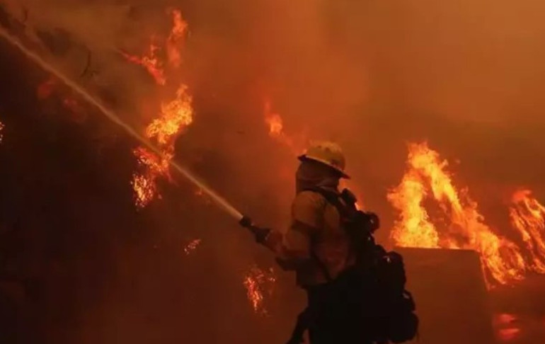 Los Angelestaki yangın ünlü çifti de vurdu Kenan Doğulu: Her şey gitti... Bütün mahalle yerle bir oldu