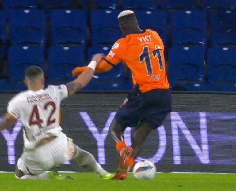 Trio ekibi Başakşehir-Galatasaray maçındaki hakem kararlarını değerlendirdi 2 kırmızı kart, 1 penaltı verilmedi