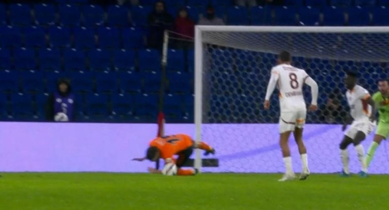 Trio ekibi Başakşehir-Galatasaray maçındaki hakem kararlarını değerlendirdi 2 kırmızı kart, 1 penaltı verilmedi