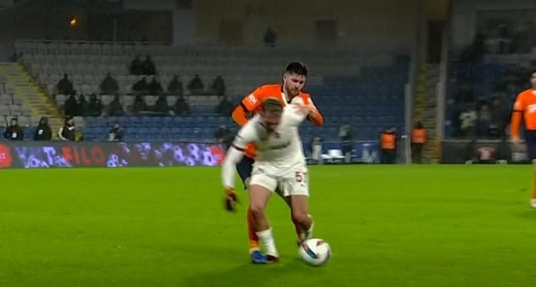 Trio ekibi Başakşehir-Galatasaray maçındaki hakem kararlarını değerlendirdi 2 kırmızı kart, 1 penaltı verilmedi