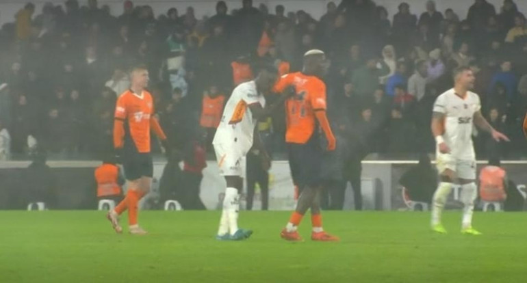 Trio ekibi Başakşehir-Galatasaray maçındaki hakem kararlarını değerlendirdi 2 kırmızı kart, 1 penaltı verilmedi