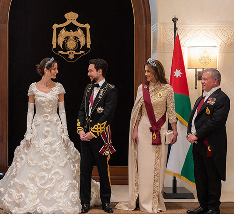 Bu poz düğünden iki yıl önce çekildi... Çocukları büyütüp evlendirdi... Artık torunu bile var