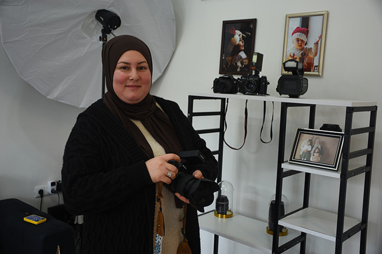 Memleket hasreti çeken çift, Afyonkarahisar’da biri dönerci biri fotoğrafçı oldu
