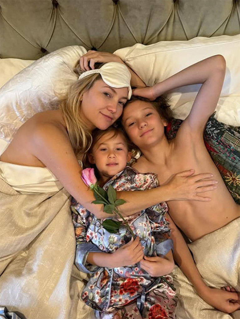 Kardeş gibi birlikte büyüdüler... İyi ki erkenden doğurmuşum seni... Mutlu yıllar güzel oğlum